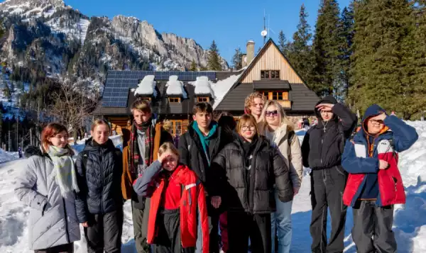 Zimowy obóz młodzieżowy Full Time z wycieczką w góry i termami