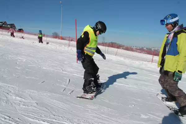 Zimowisko snowboardowe - Pierwsze kroki ze snowboardem na Kaszubach - karnet w cenie!